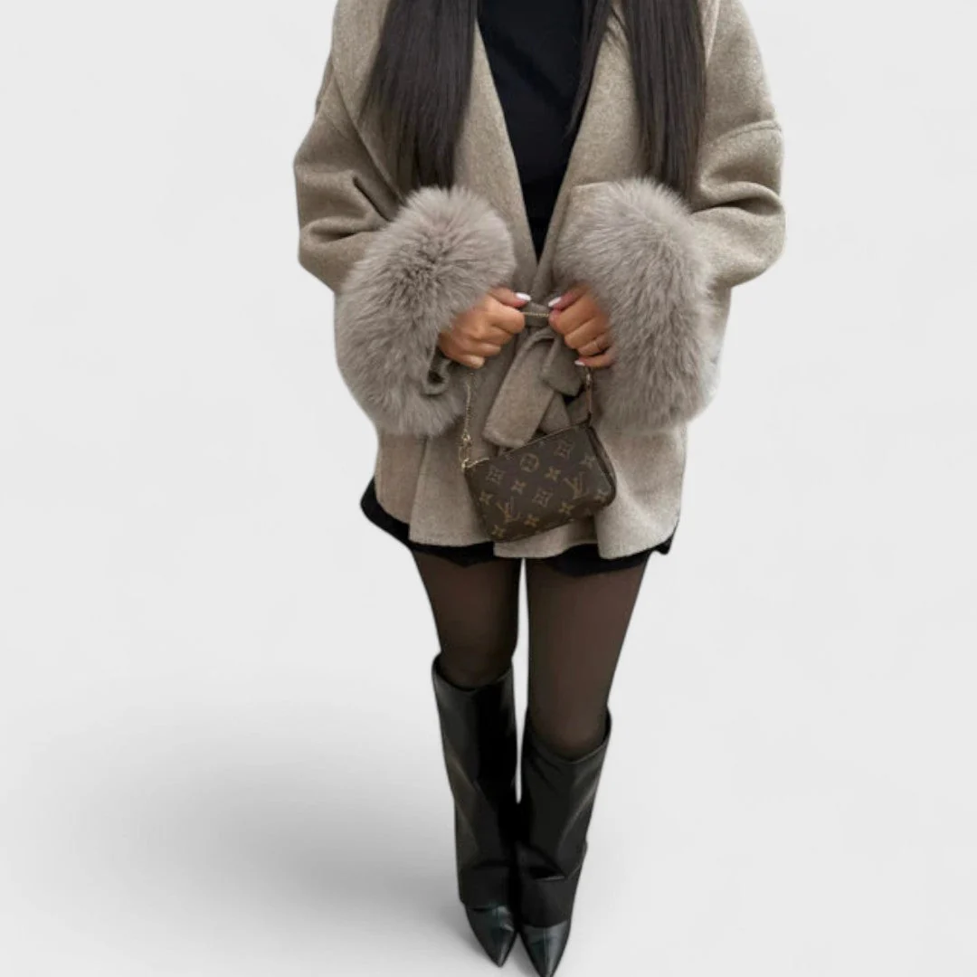 Itala - Cappotto Avvolgente in Pelliccia - Image 5