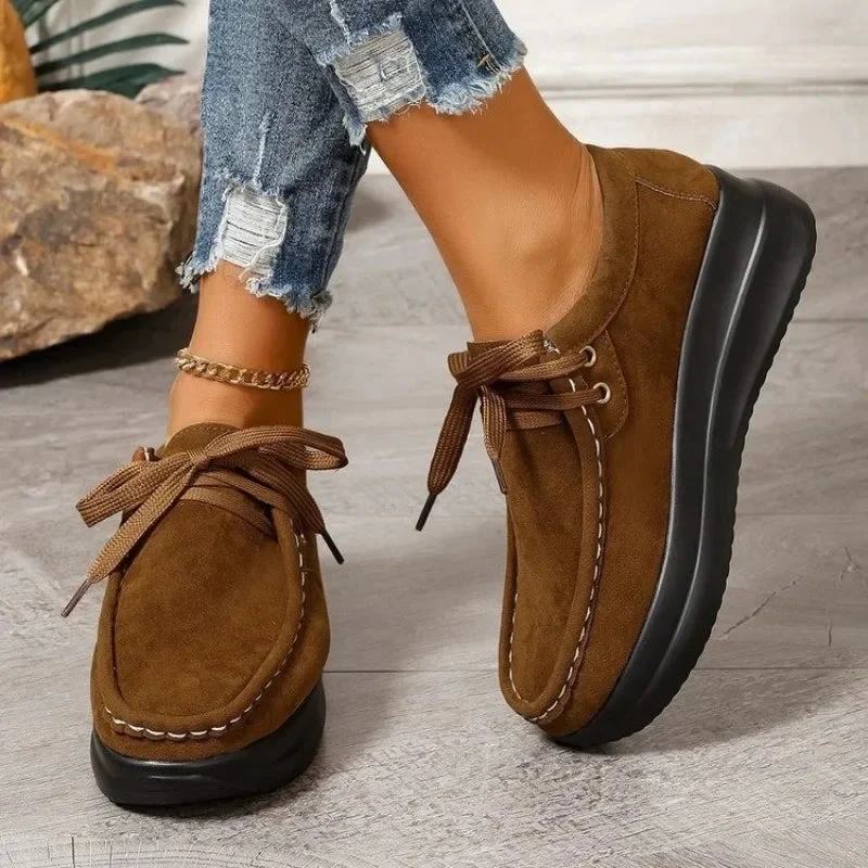Laurina - Sneakers di camoscio alla moda - Image 2