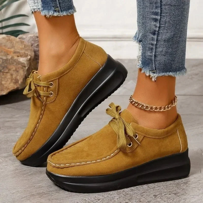 Laurina - Sneakers di camoscio alla moda - Image 3